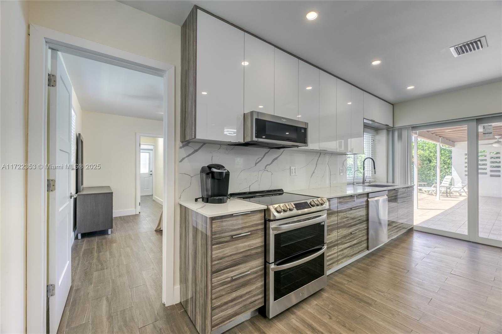 COUNTRY CLUB HOMES - Residential