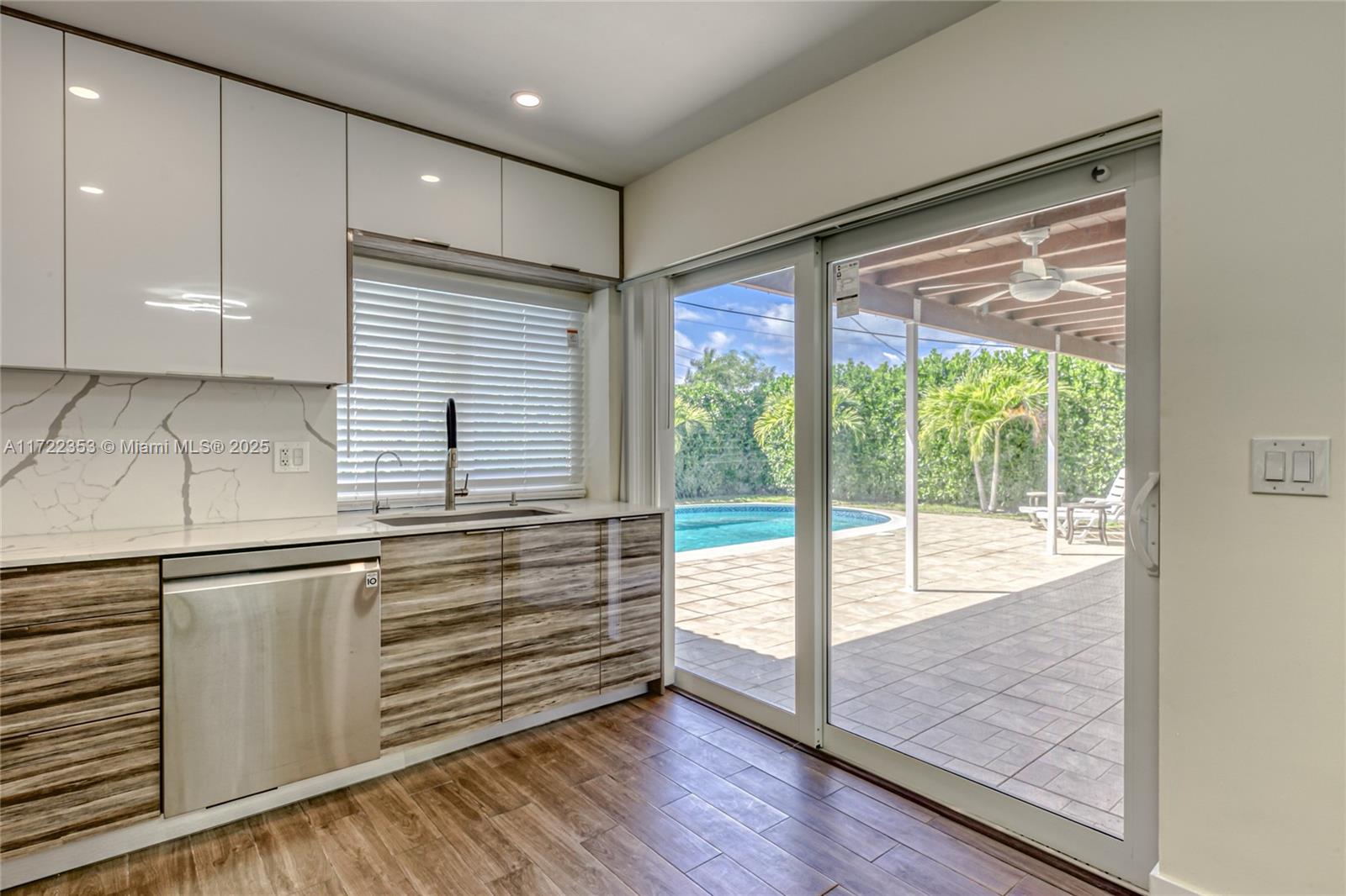 COUNTRY CLUB HOMES - Residential