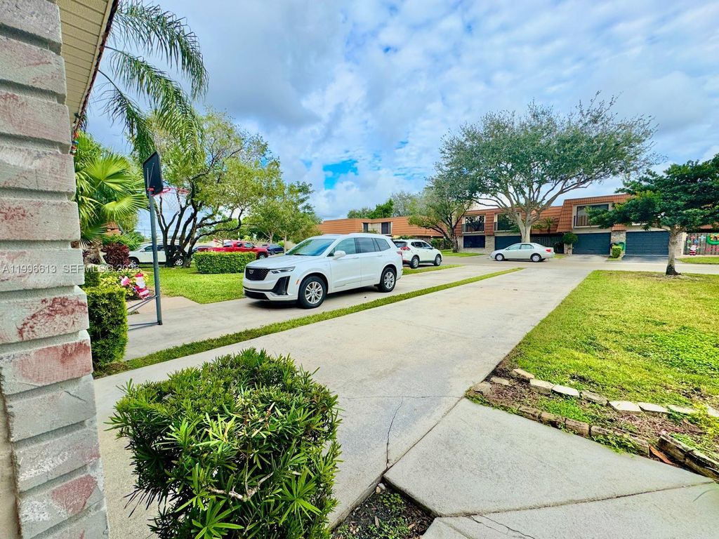 Photo of 1415 SW 110th Way #1415, Davie, FL 33324 (MLS # A11996613)