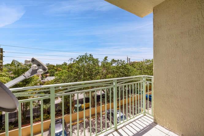 CORAL PLAZA OF MIAMI COND - Residential Lease