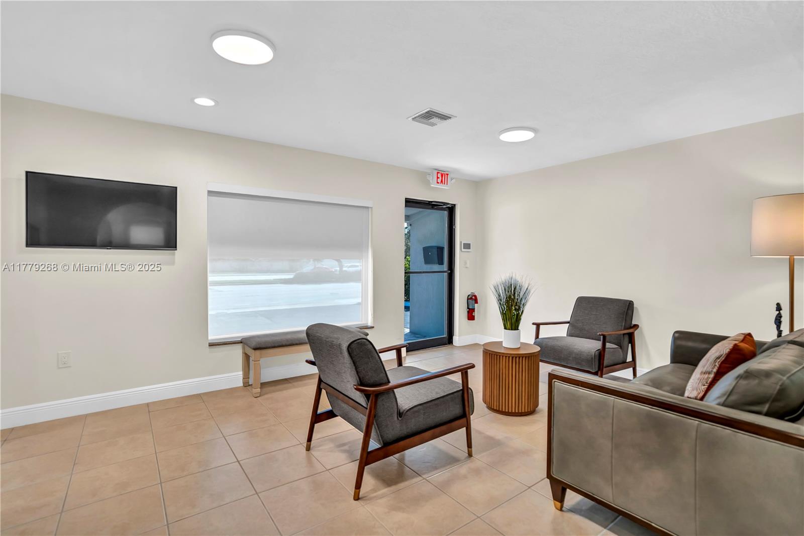 481 E Commercial Blvd