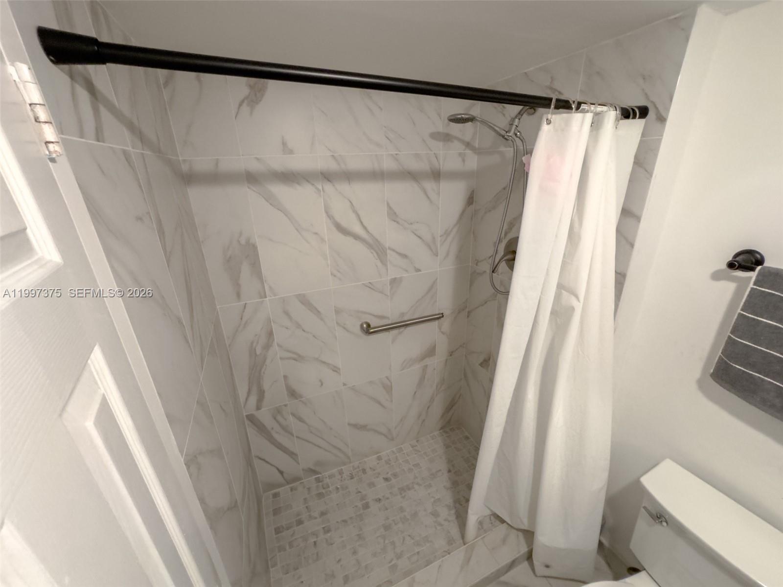 WINSTON TOWERS 200 - Residential