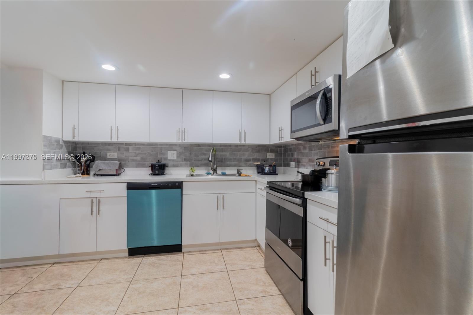 WINSTON TOWERS 200 - Residential