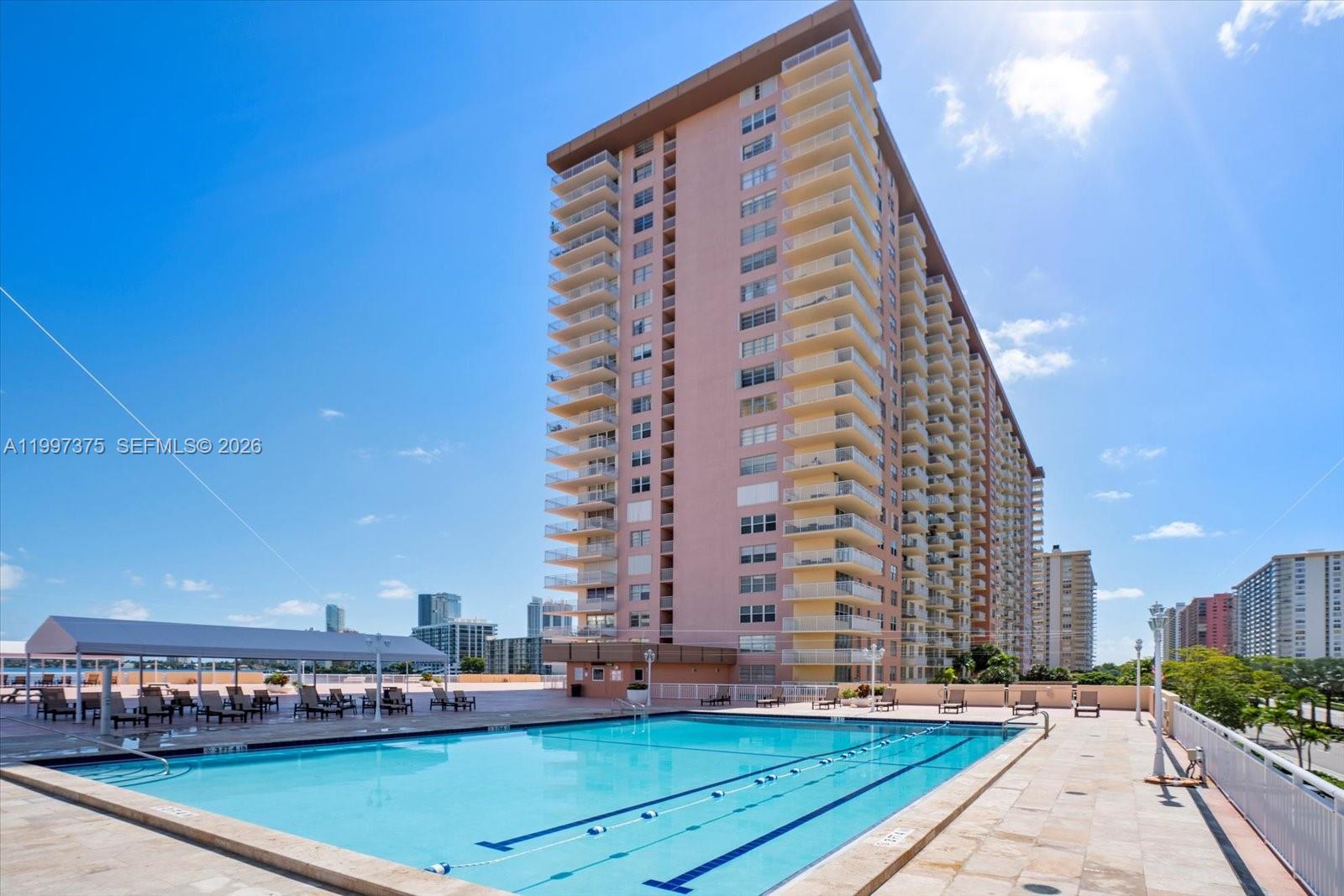 WINSTON TOWERS 200 - Residential