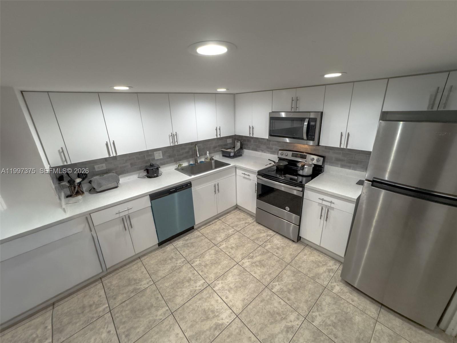 WINSTON TOWERS 200 - Residential