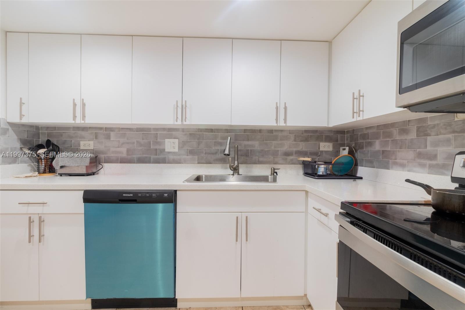 WINSTON TOWERS 200 - Residential