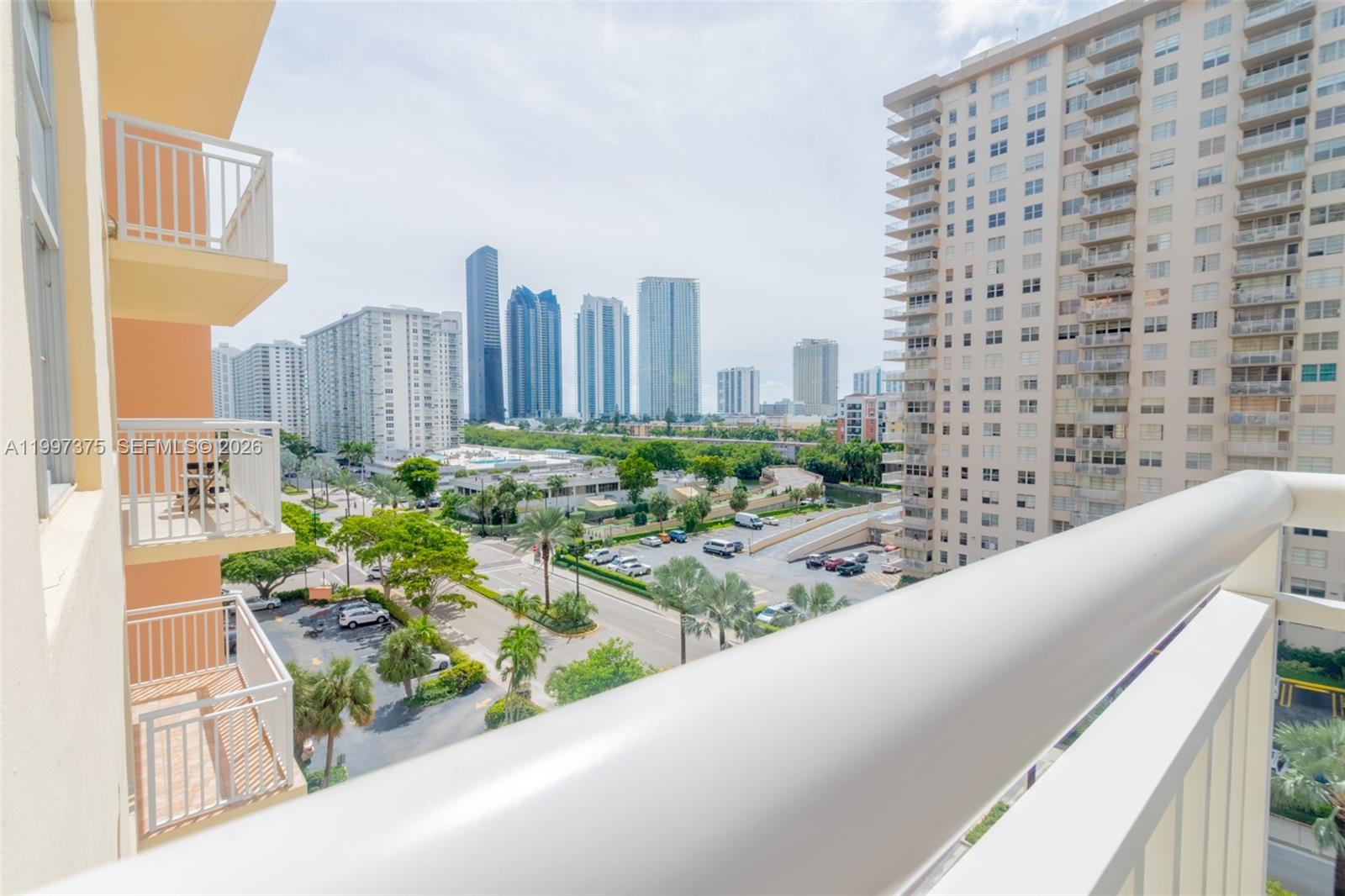 WINSTON TOWERS 200 - Residential