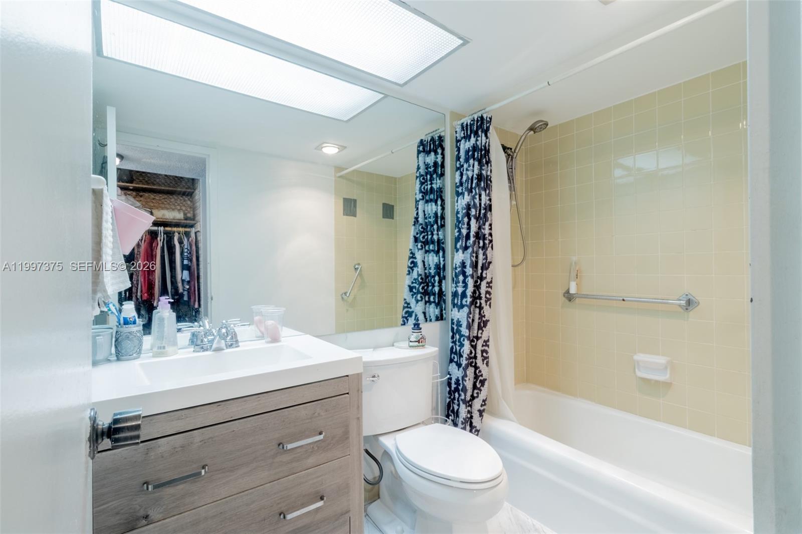 WINSTON TOWERS 200 - Residential