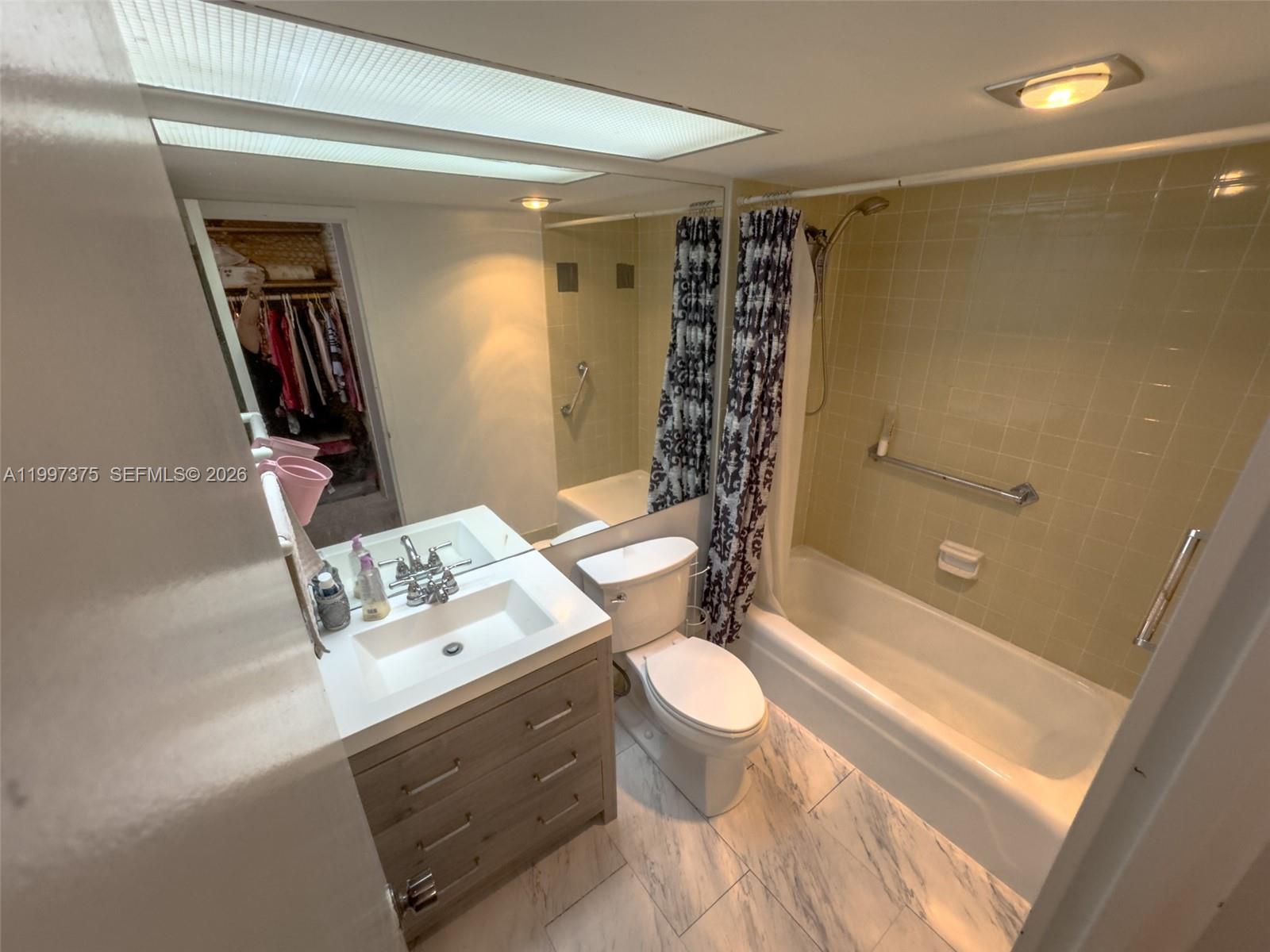 WINSTON TOWERS 200 - Residential