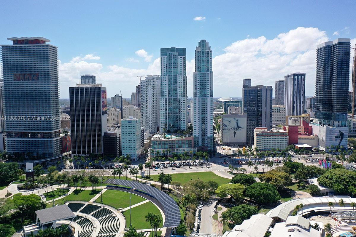 VIZCAYNE SOUTH CONDO - Residential