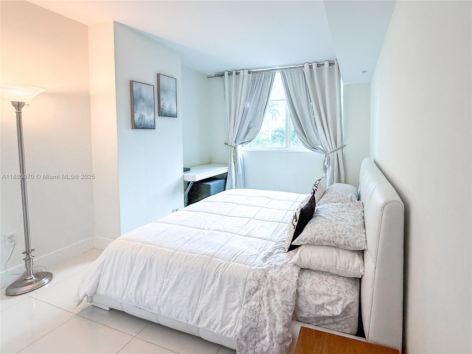 VIZCAYNE SOUTH CONDO - Residential