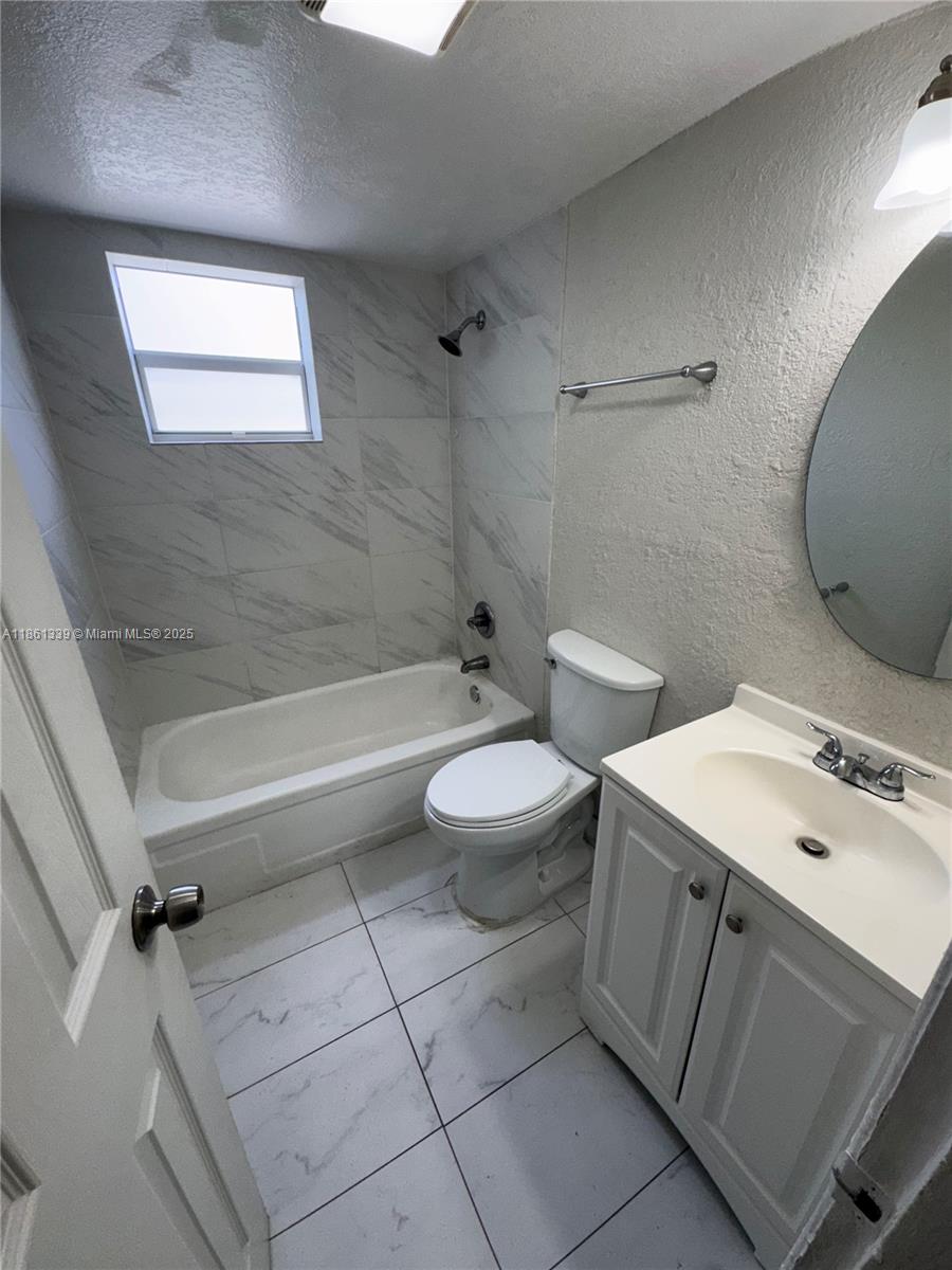 HOLLYWOOD LITTLE RANCHES - Residential Lease