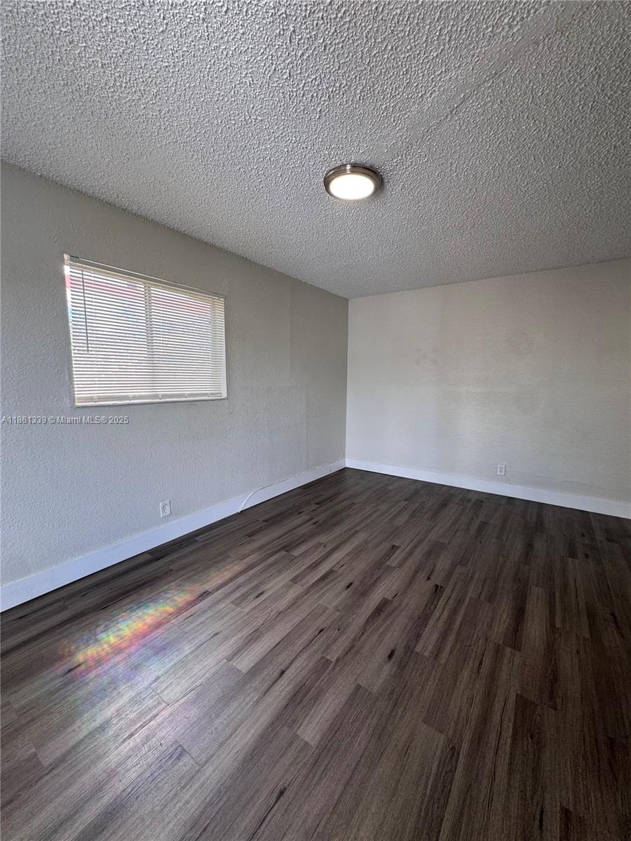 HOLLYWOOD LITTLE RANCHES - Residential Lease