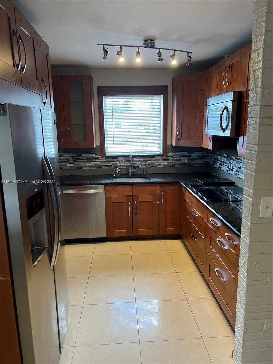 365 NE 171st Ter