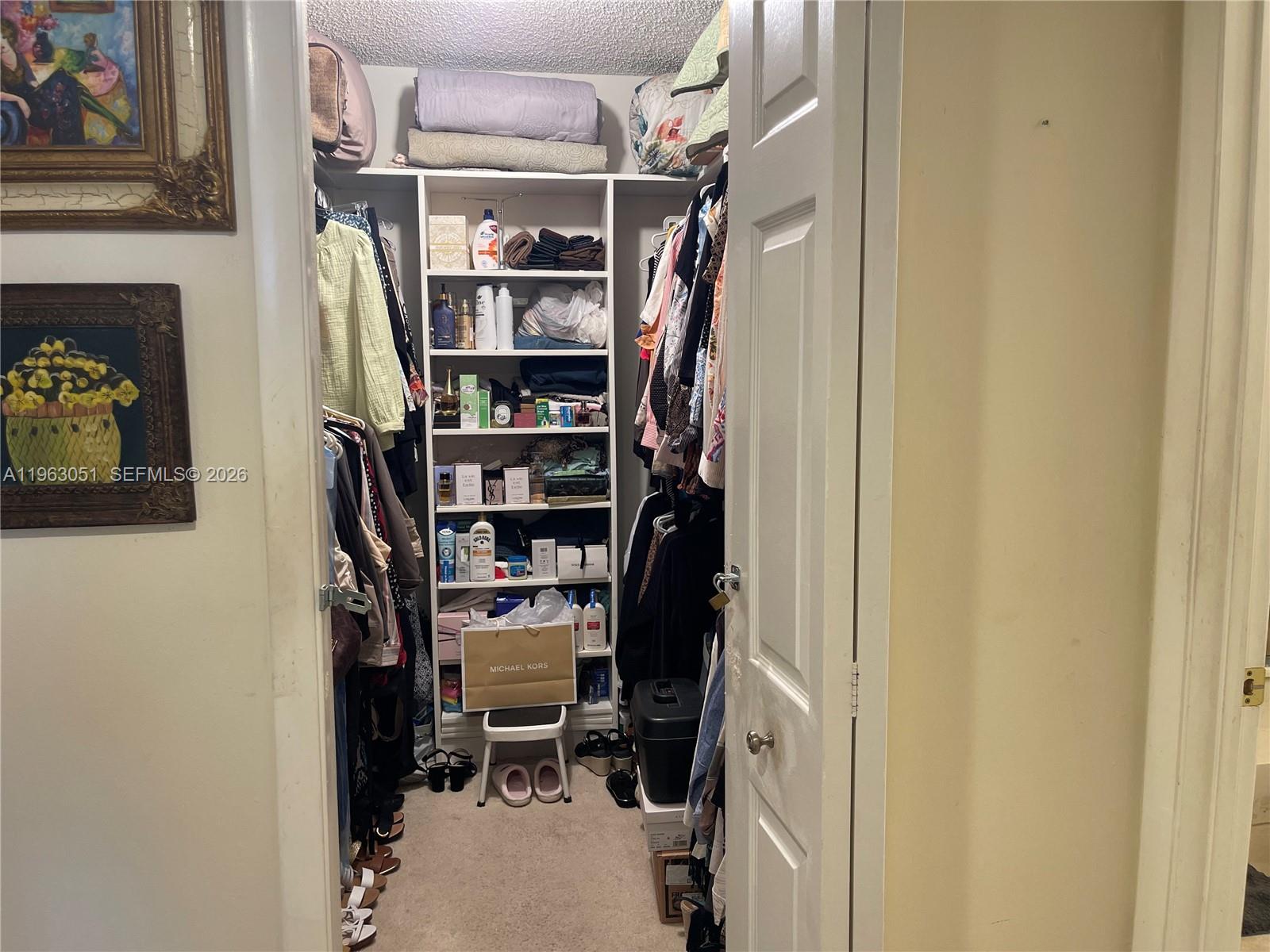 BLDG 9 OF COUNTRY CLUB AP - Residential