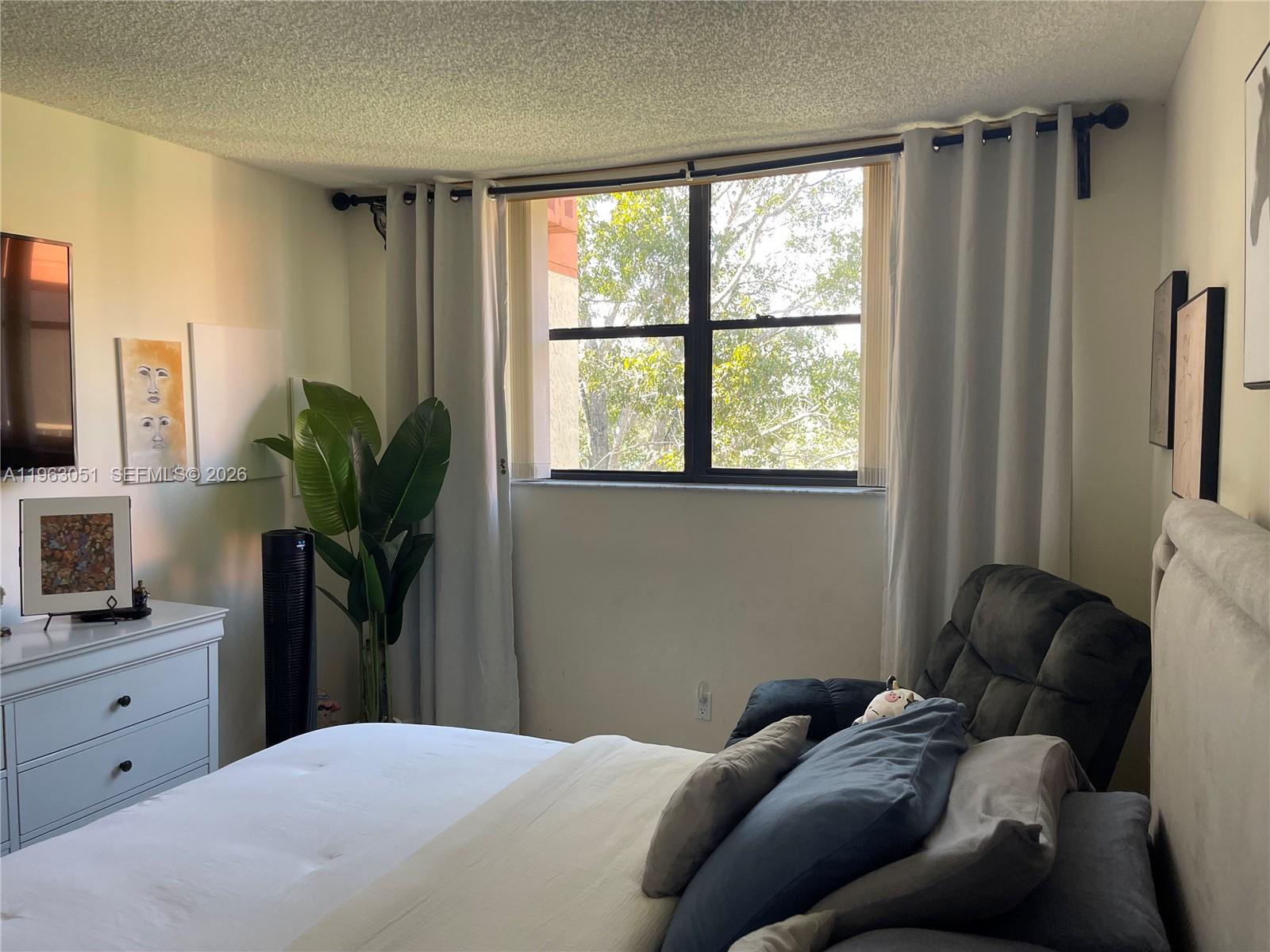 BLDG 9 OF COUNTRY CLUB AP - Residential