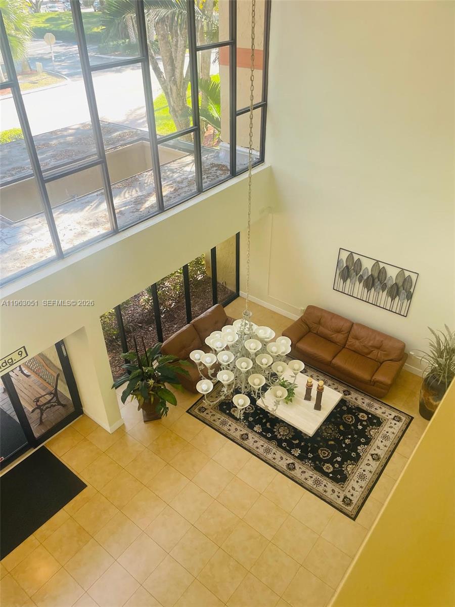 BLDG 9 OF COUNTRY CLUB AP - Residential