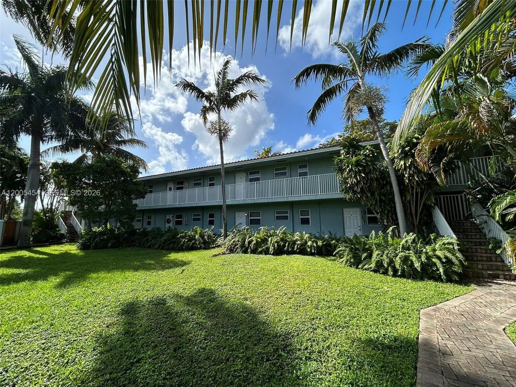 Photo of 3260 NE 19th Ave #16, Oakland Park, FL 33306 (MLS # A12005454)