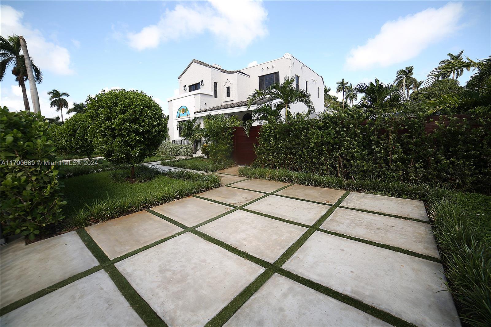 HOLLYWOOD LAKES SECTION - Residential