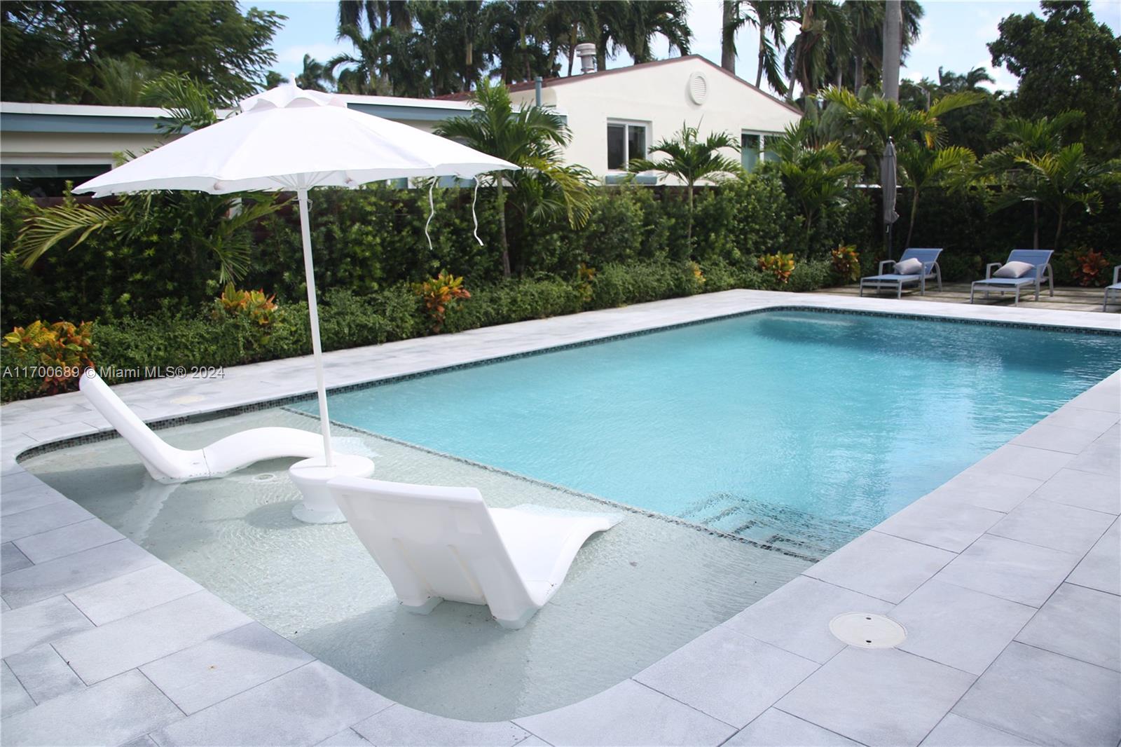HOLLYWOOD LAKES SECTION - Residential