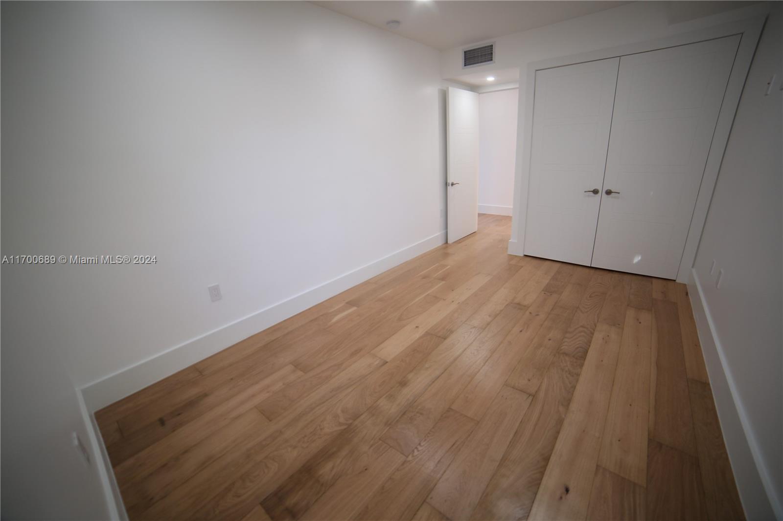 HOLLYWOOD LAKES SECTION - Residential