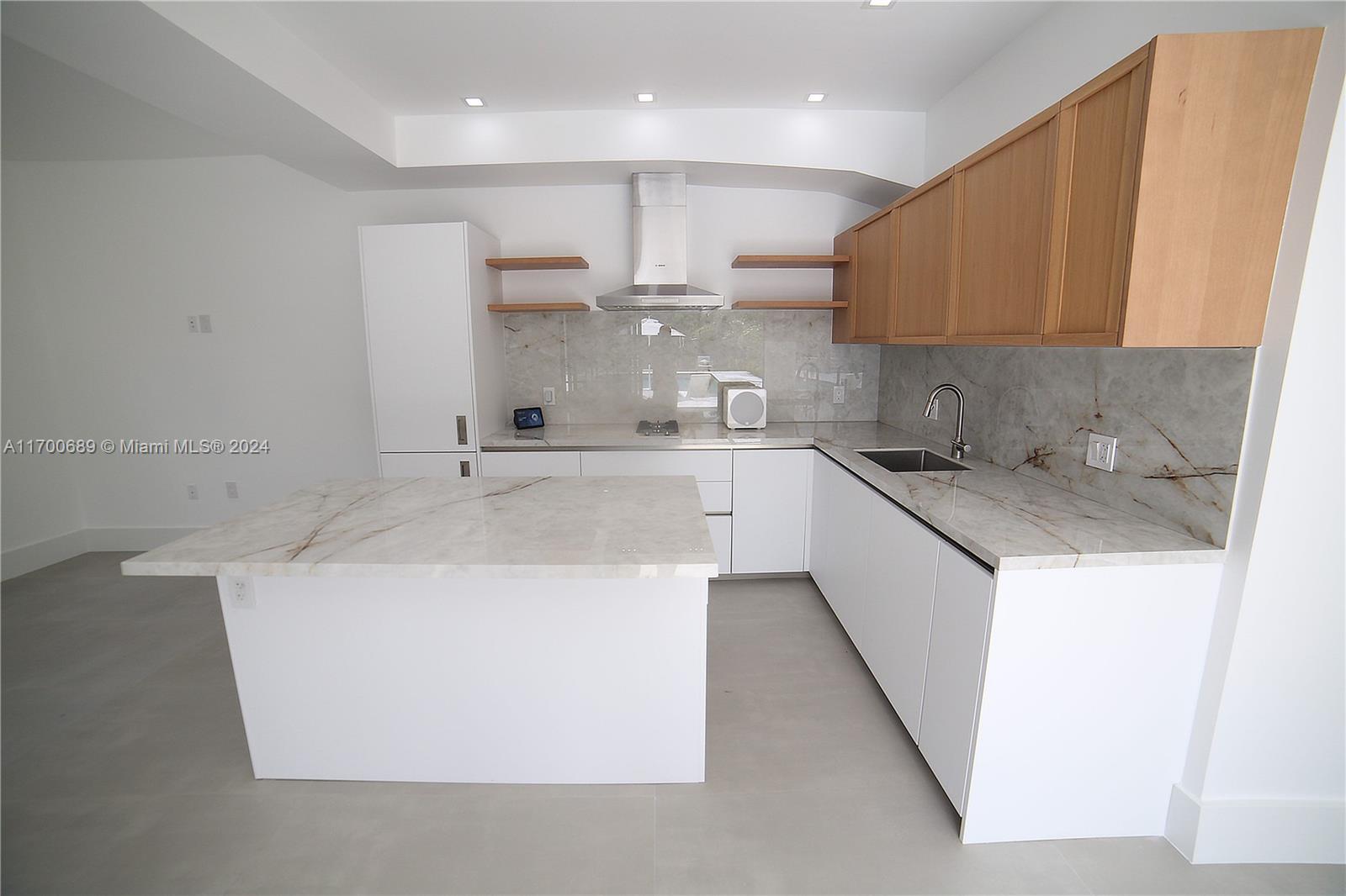 HOLLYWOOD LAKES SECTION - Residential