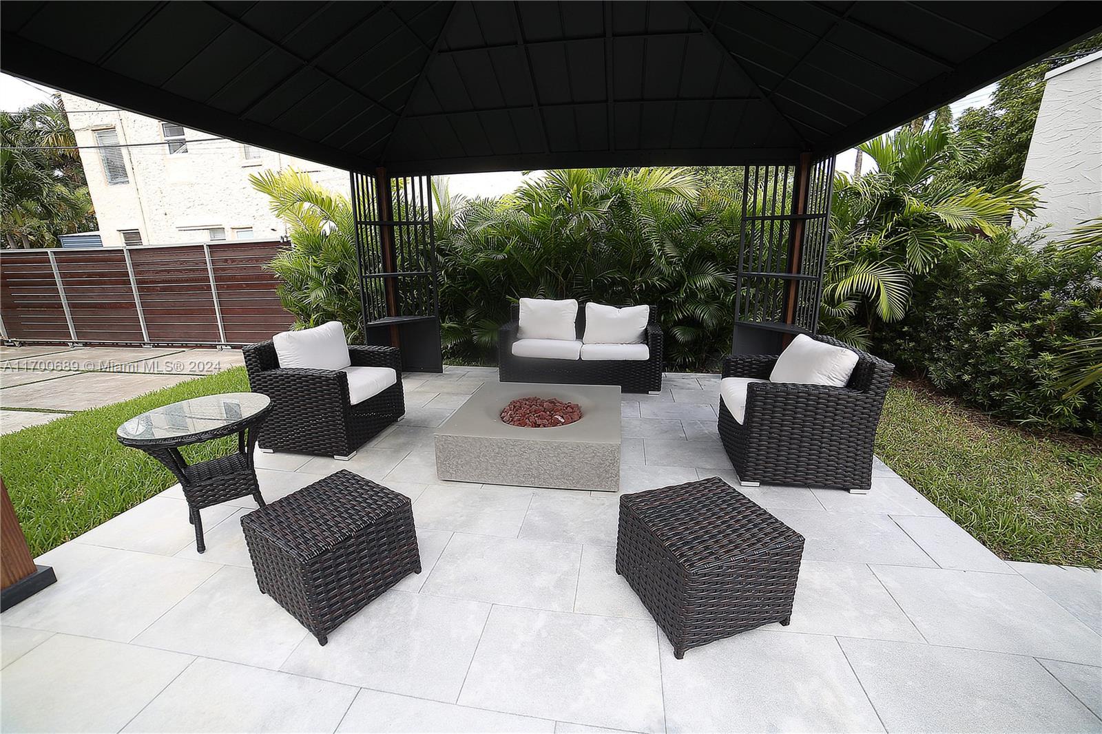HOLLYWOOD LAKES SECTION - Residential