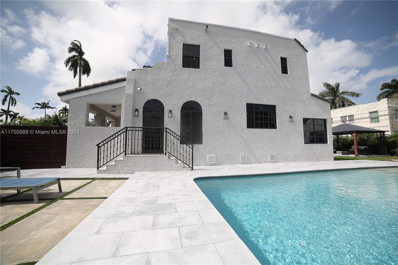 HOLLYWOOD LAKES SECTION - Residential