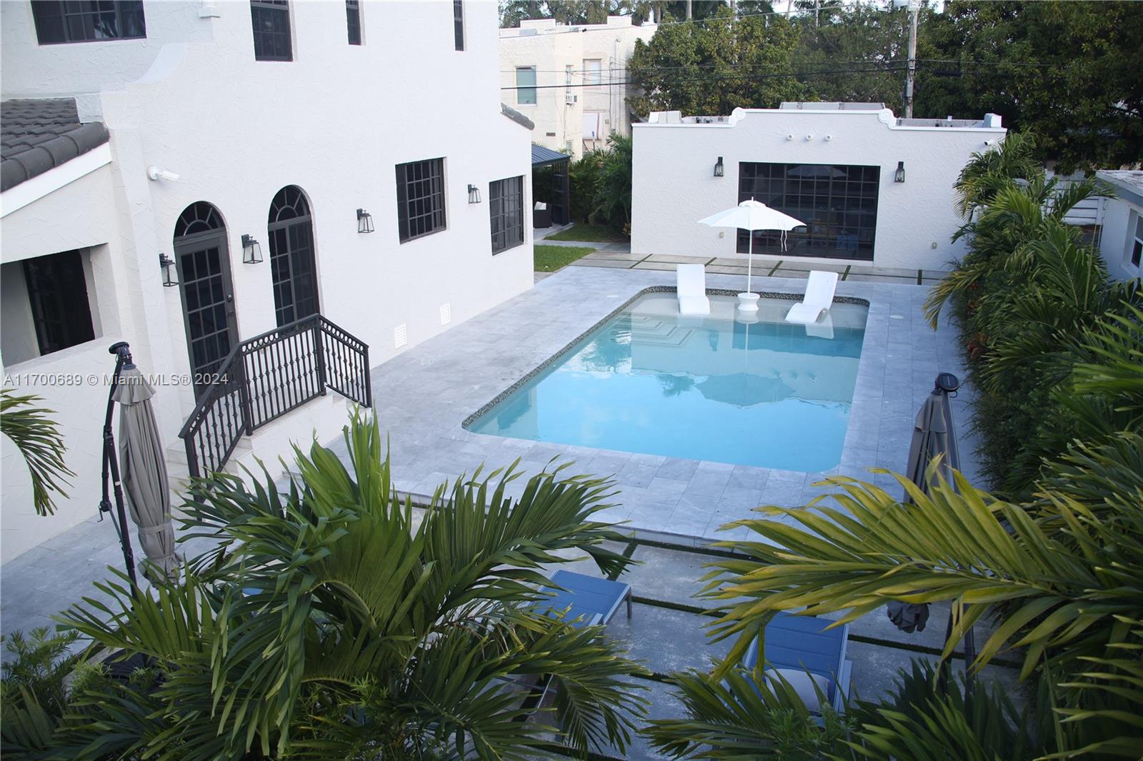 HOLLYWOOD LAKES SECTION - Residential