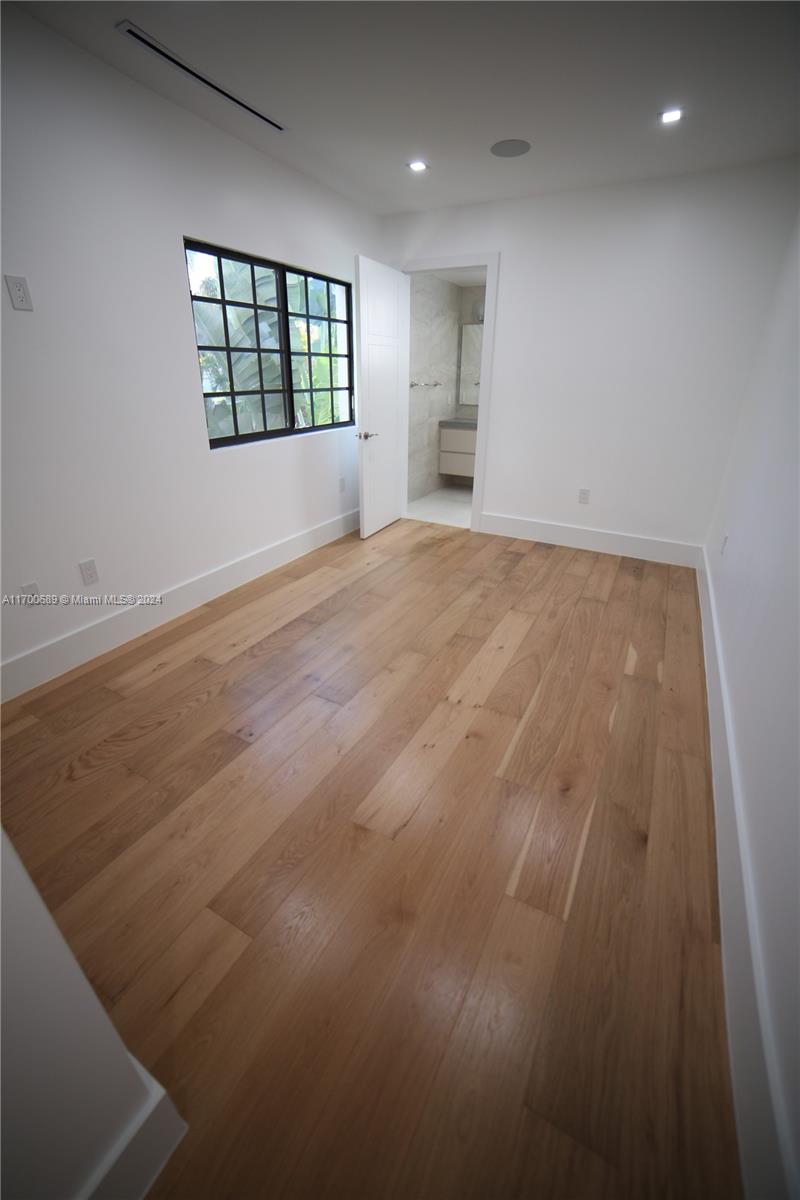 HOLLYWOOD LAKES SECTION - Residential