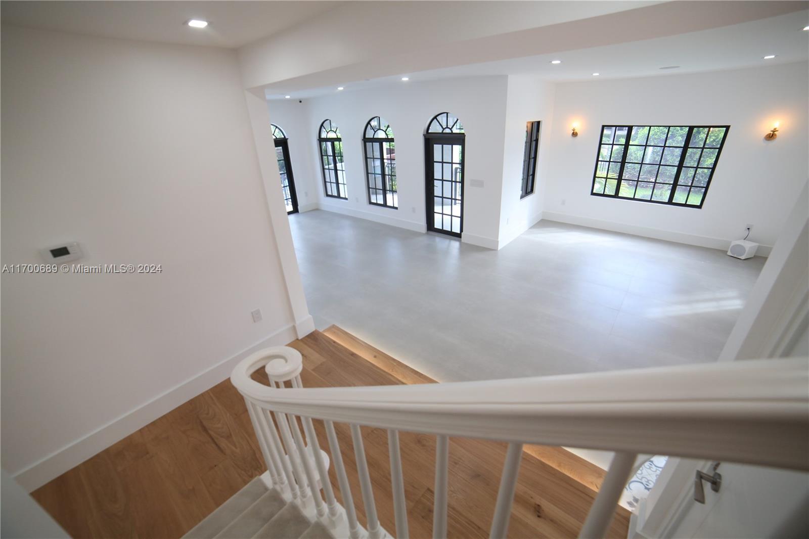 HOLLYWOOD LAKES SECTION - Residential