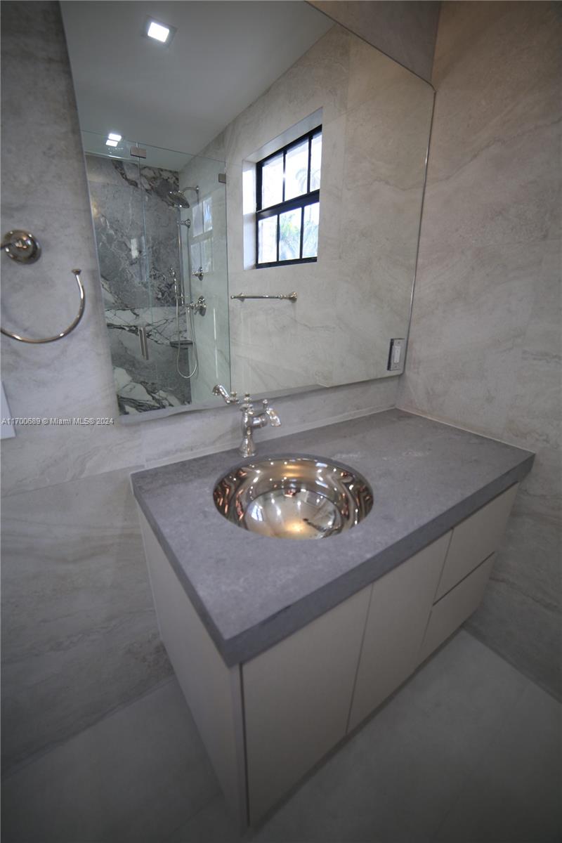 HOLLYWOOD LAKES SECTION - Residential