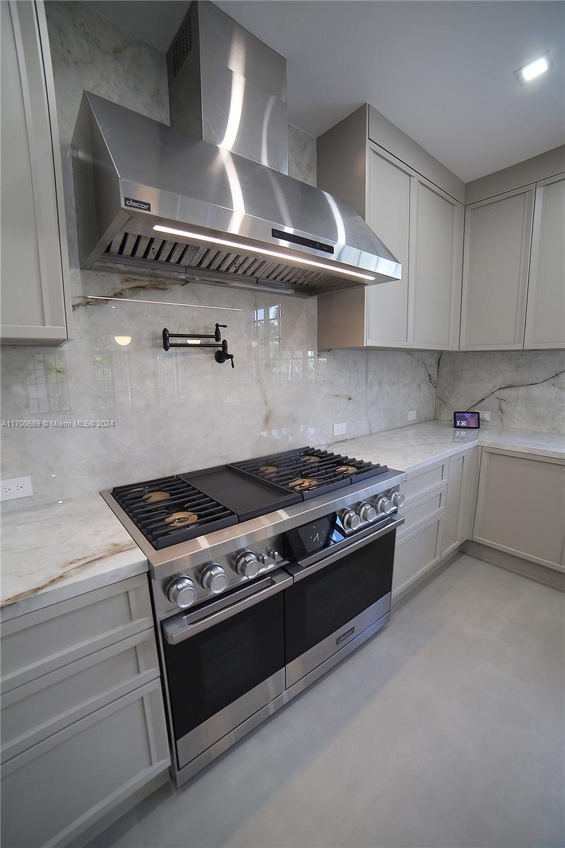 HOLLYWOOD LAKES SECTION - Residential