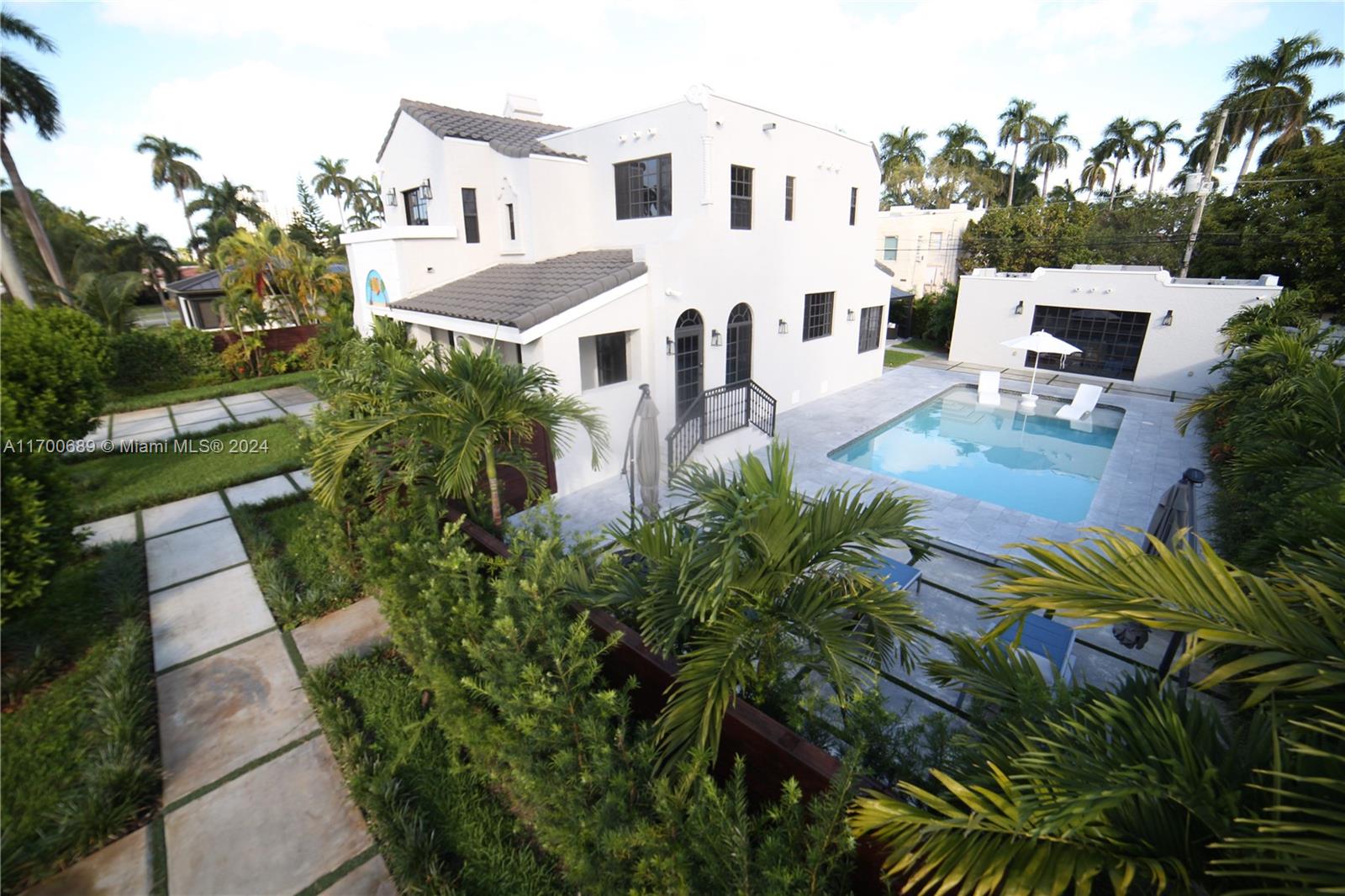 HOLLYWOOD LAKES SECTION - Residential