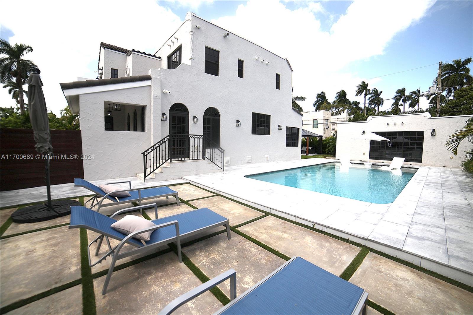 HOLLYWOOD LAKES SECTION - Residential