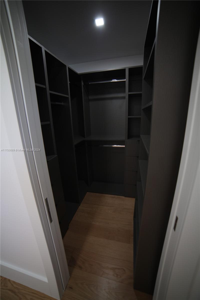 HOLLYWOOD LAKES SECTION - Residential