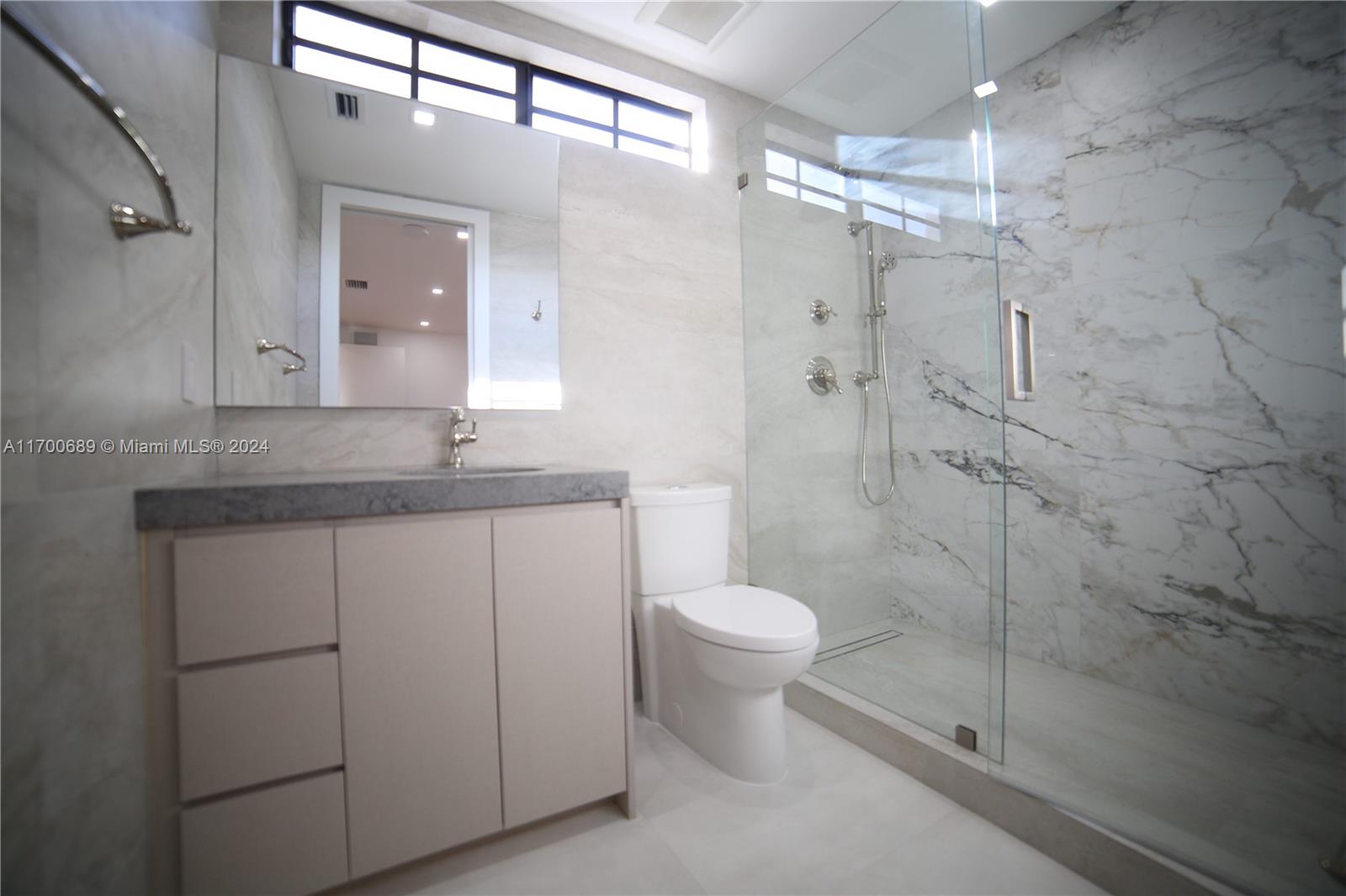 HOLLYWOOD LAKES SECTION - Residential