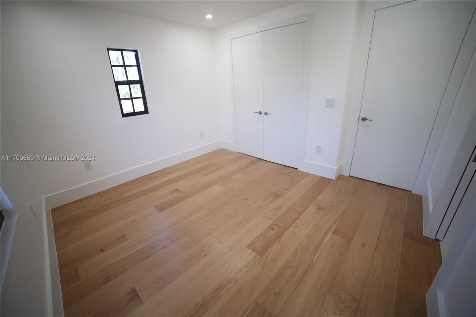 HOLLYWOOD LAKES SECTION - Residential