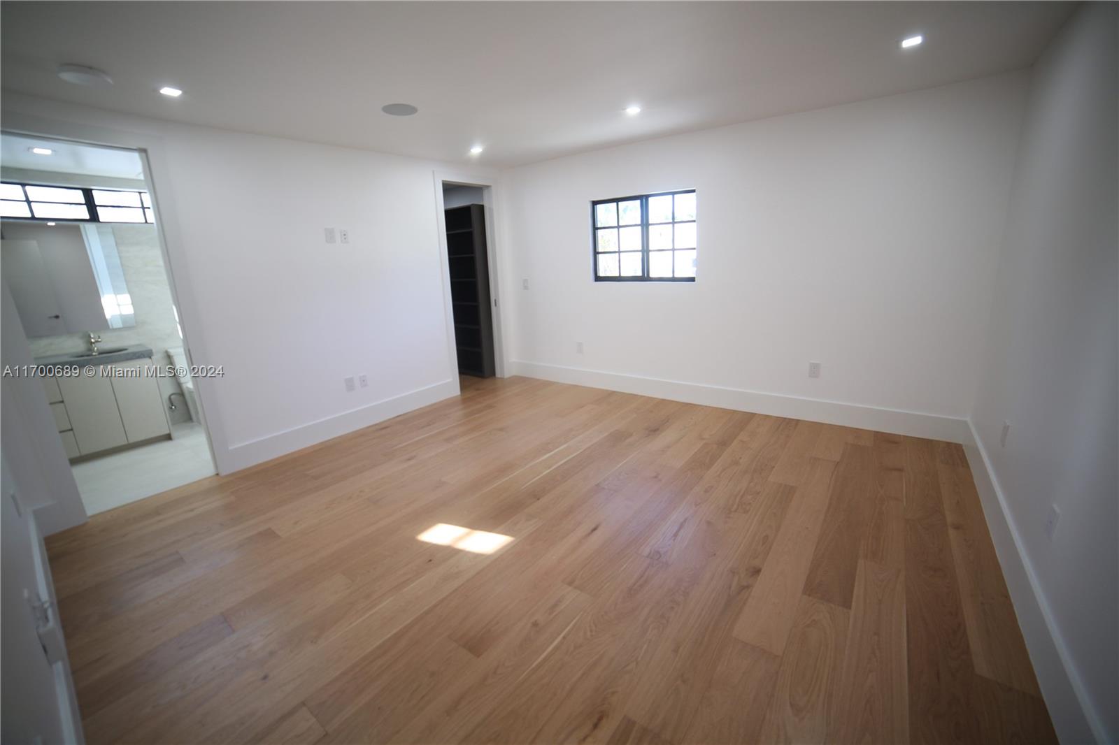 HOLLYWOOD LAKES SECTION - Residential