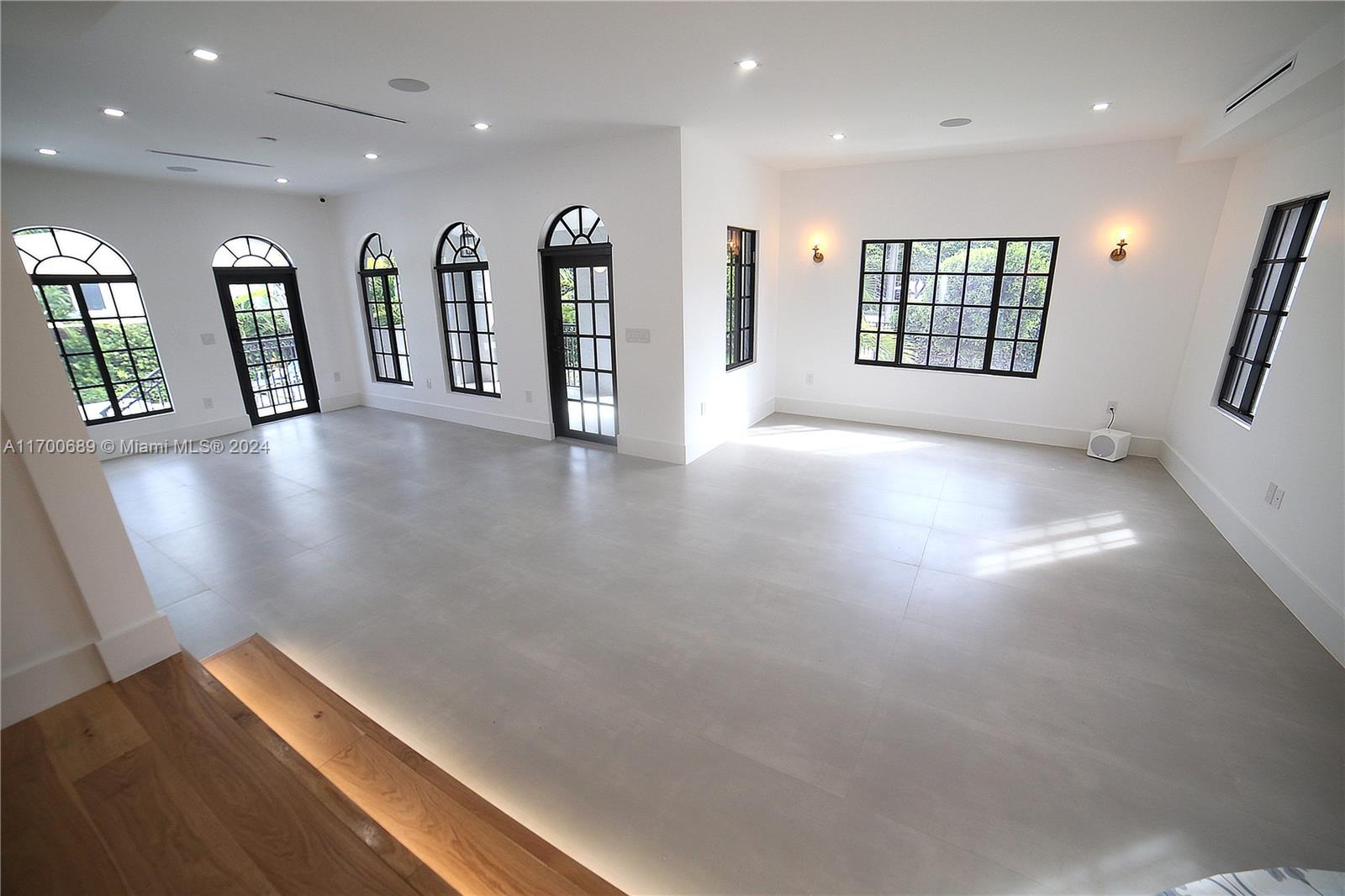 HOLLYWOOD LAKES SECTION - Residential