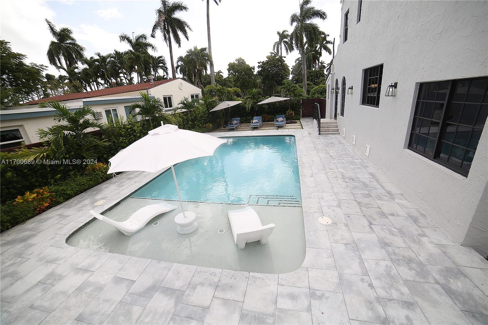 HOLLYWOOD LAKES SECTION - Residential