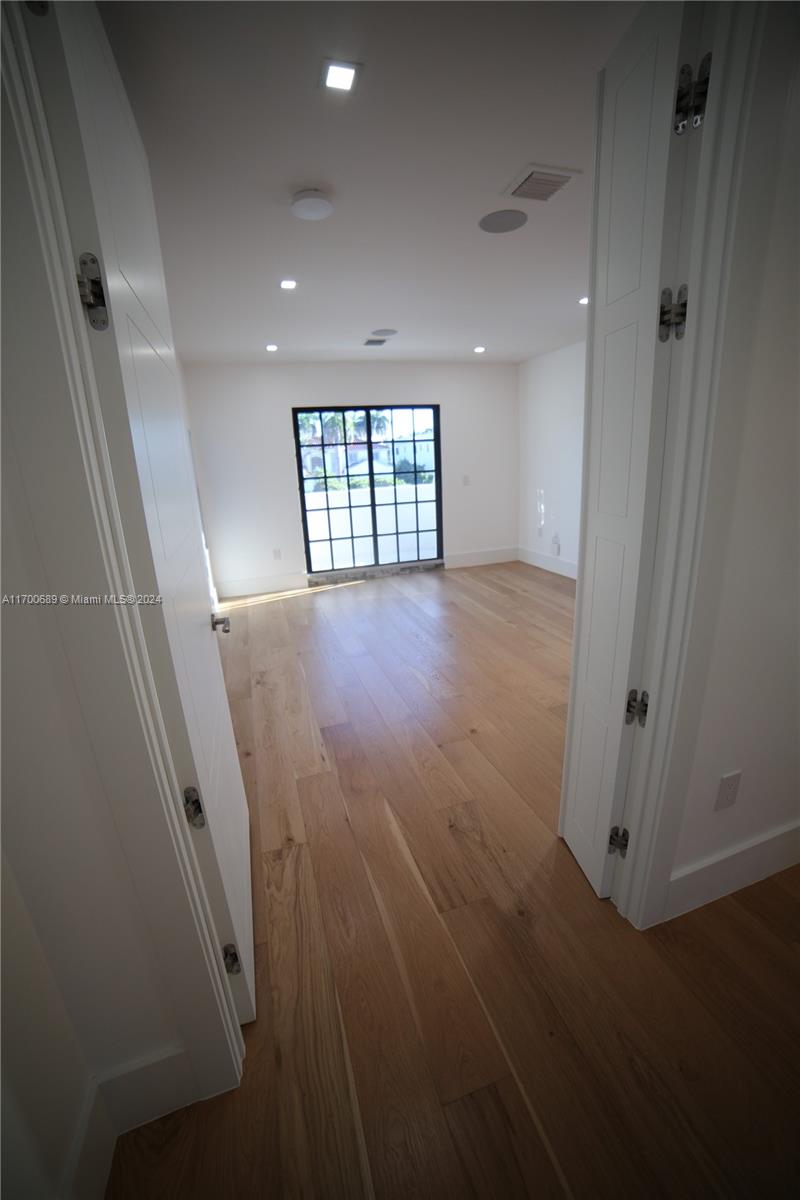 HOLLYWOOD LAKES SECTION - Residential