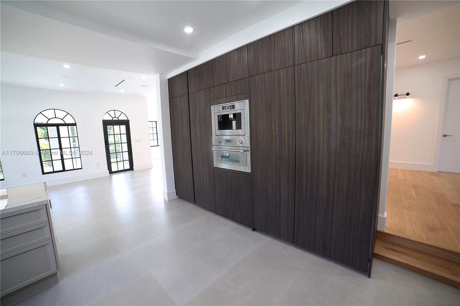 HOLLYWOOD LAKES SECTION - Residential