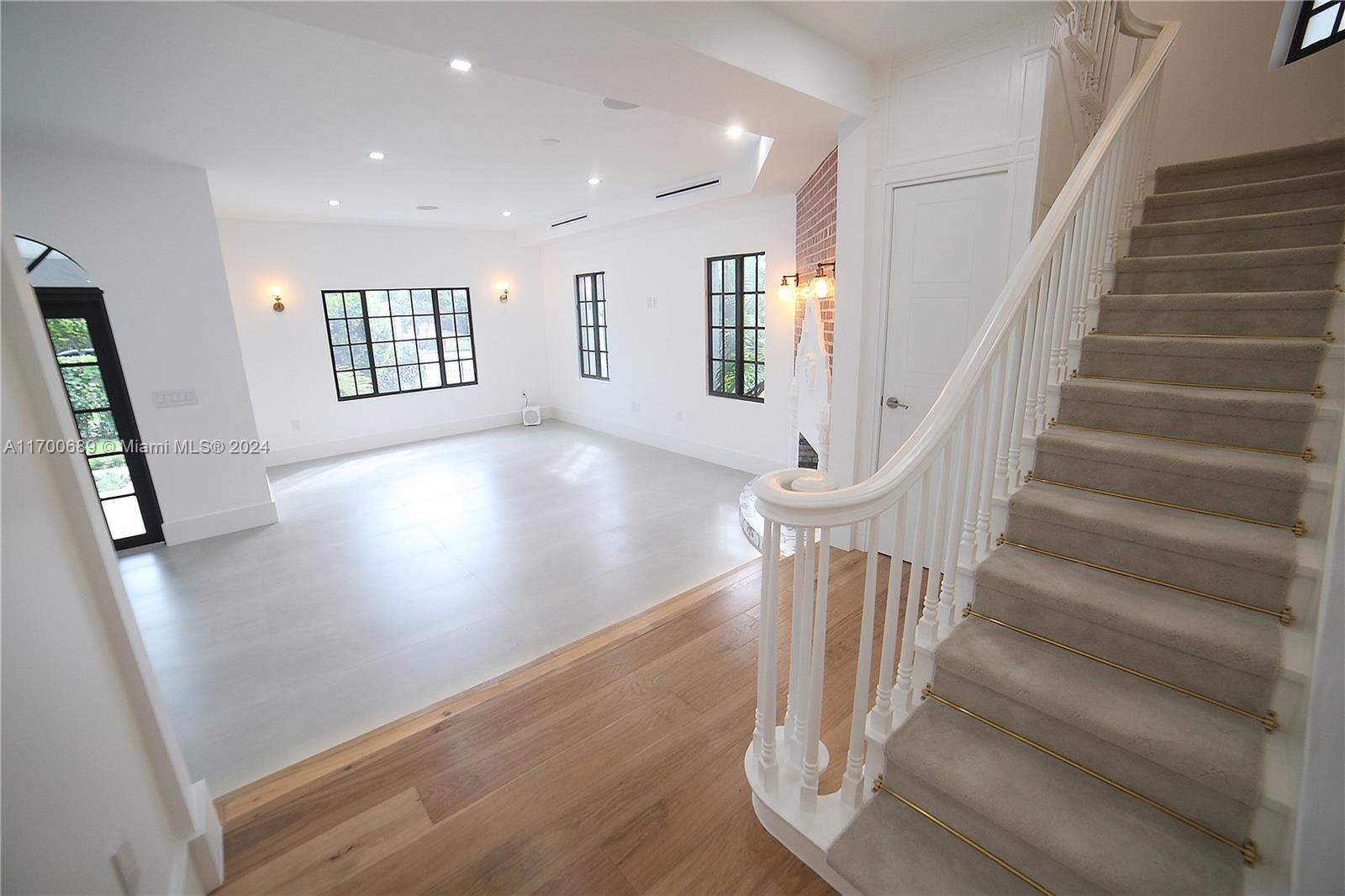 HOLLYWOOD LAKES SECTION - Residential