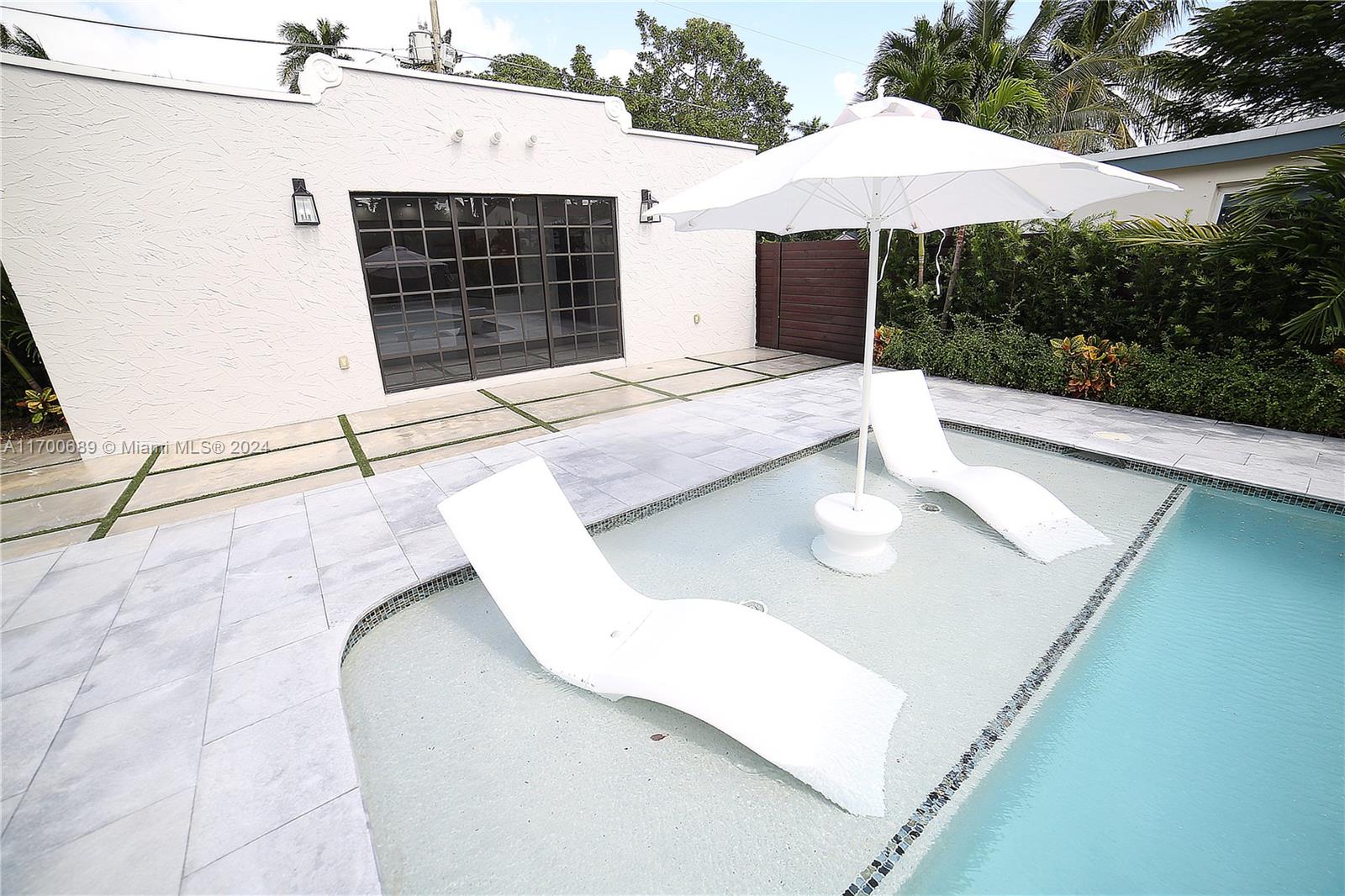 HOLLYWOOD LAKES SECTION - Residential