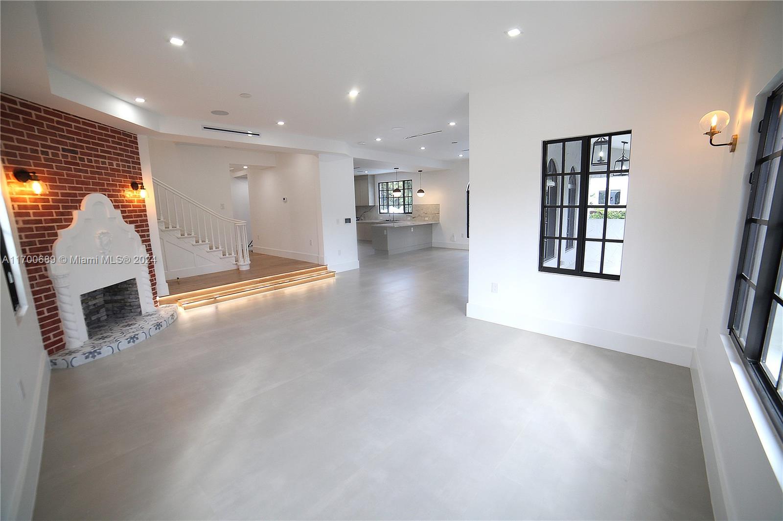 HOLLYWOOD LAKES SECTION - Residential