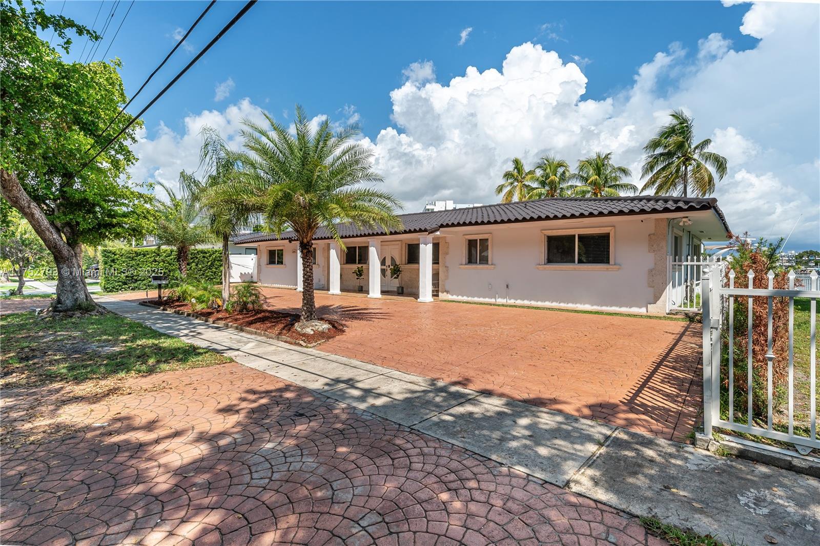 KEYSTONE SHORES - Residential