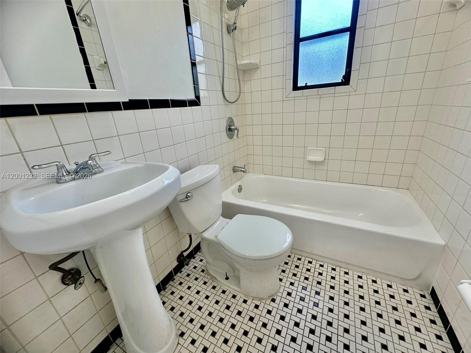 CORAL GABLES C C SEC 3 - Residential Lease