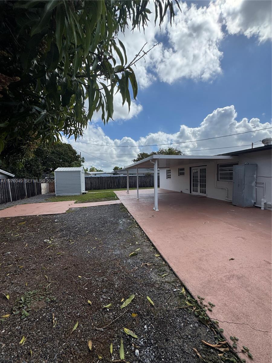 CAROL CITY LAKE STEVEN ES - Residential Lease