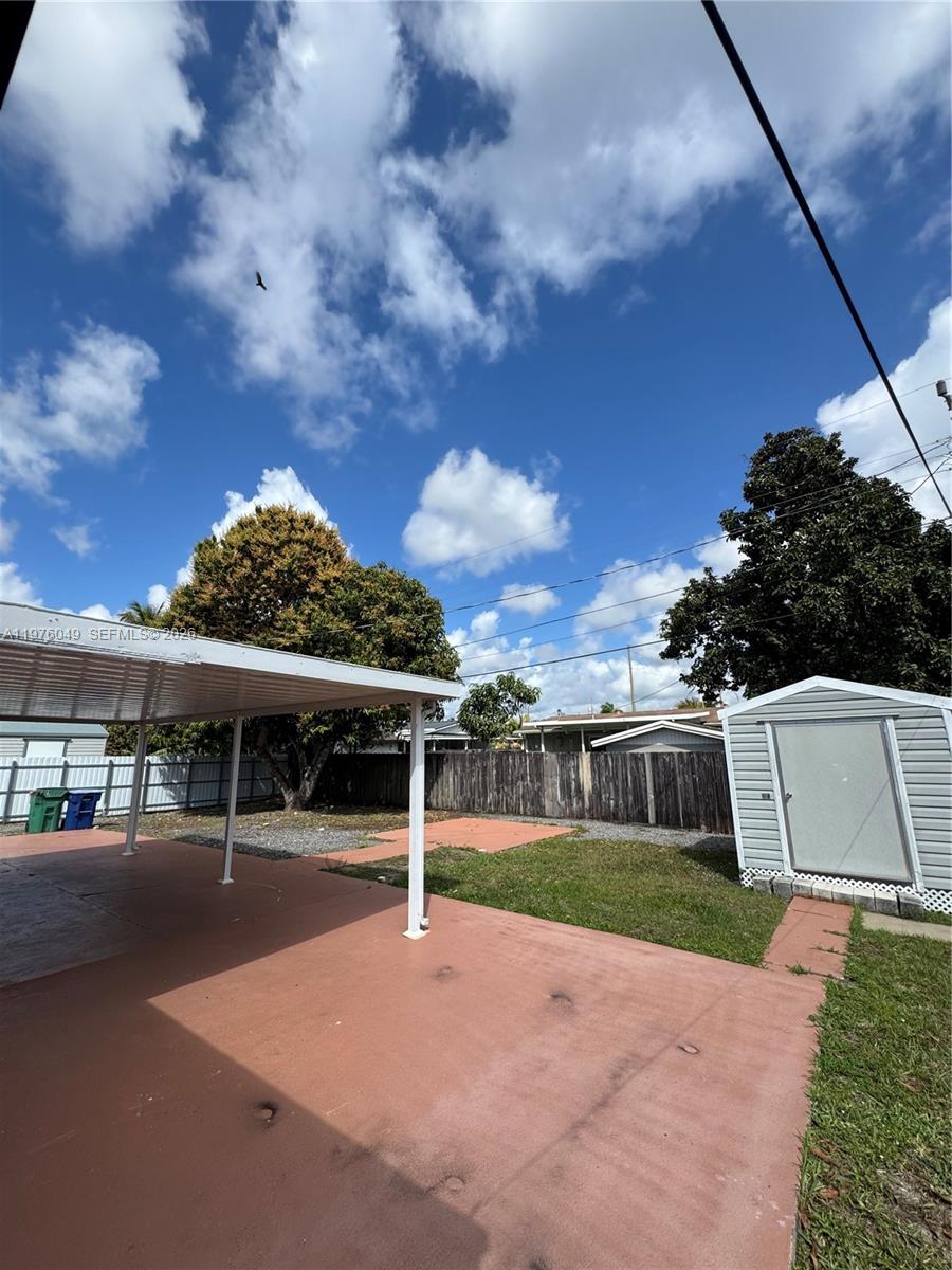 CAROL CITY LAKE STEVEN ES - Residential Lease